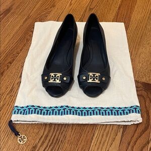 Tory Burch Logo Amanda Low Heel Wedge Shoes Navy Leather Peep Toe